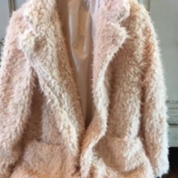 🎉HOST PICK🎉FIRM🔥BLUSH SHAGGY FAUX FUR COAT - Picture 4 of 8